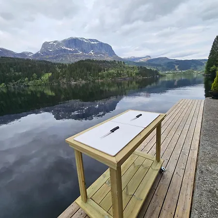 Huset Ved Dalsfjorden Helle