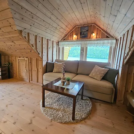 Huset Ved Dalsfjorden *