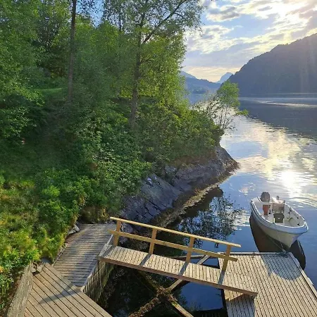Huset Ved Dalsfjorden Helle