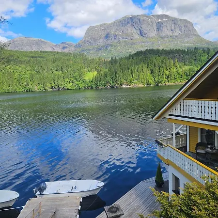 Huset Ved Dalsfjorden Holiday home *